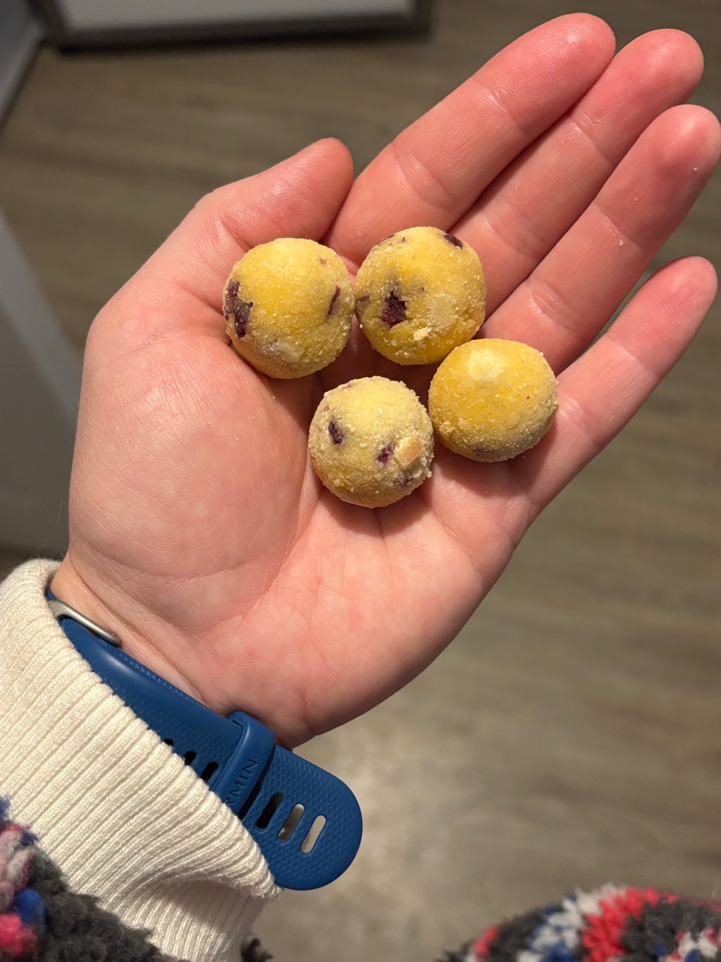 CHRISTMAS COCONUT AND CRANBERRY SNOWBALLS